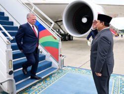 Presiden Prabowo Sambut Hangat Sahabat Lama Raja Abdullah II di Halim Perdanakusuma