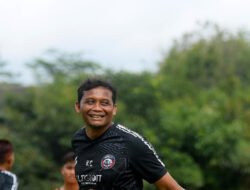 Asisten Pelatih Arema Kuncoro Meninggal Usai Kolaps di Laga Ekshibisi