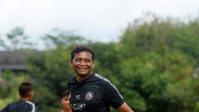 Asisten Pelatih Arema Kuncoro Meninggal Usai Kolaps di Laga Ekshibisi