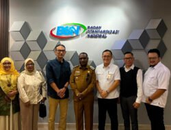 Bupati Arfak Silaturahmi dengan Kepala BSN, Sampaikan Undangan Kunker ke Pegunungan Arfak